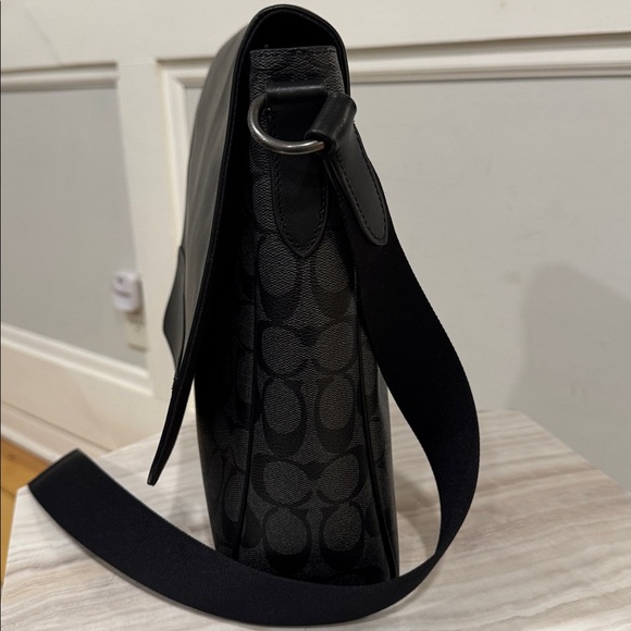 Coach Bag Signature Messenger Flap Crossbody - Picture 6 of 17